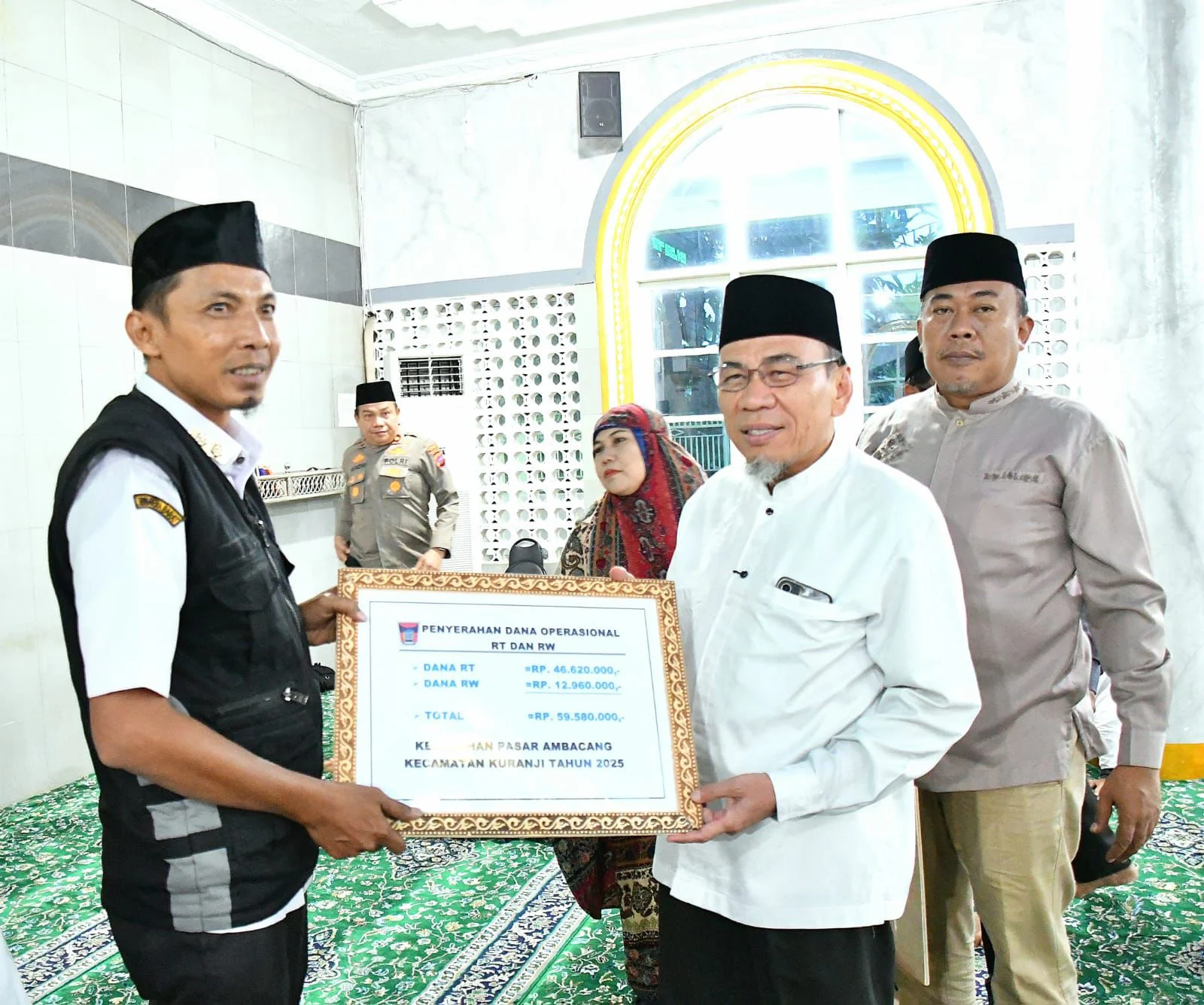 Subuh Mubarakah di Kuranji, Wawako Padang Ungkap Keunggulan Progul Smart Surau dan Serahkan Dana Operasional Triwulan III