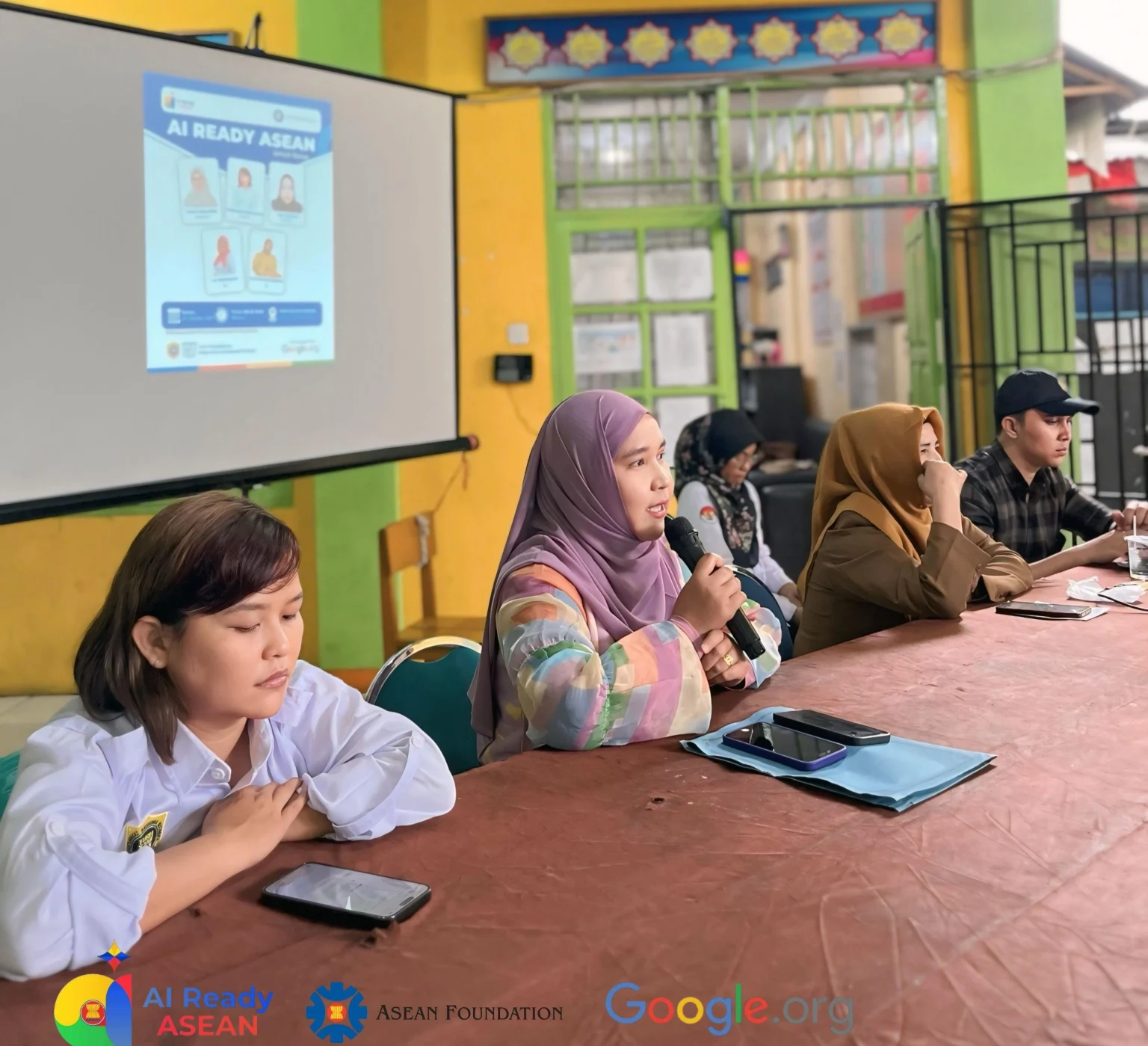 Mafindo Padang Bekali Siswa di SMK Dhuafa Gunakan AI dengan Pelatihan