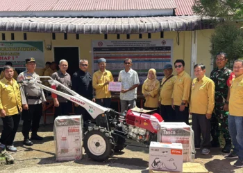 PT Semen Padang Kucurkan Rp64 Juta untuk Pemberdayaan Petani dan UMKM