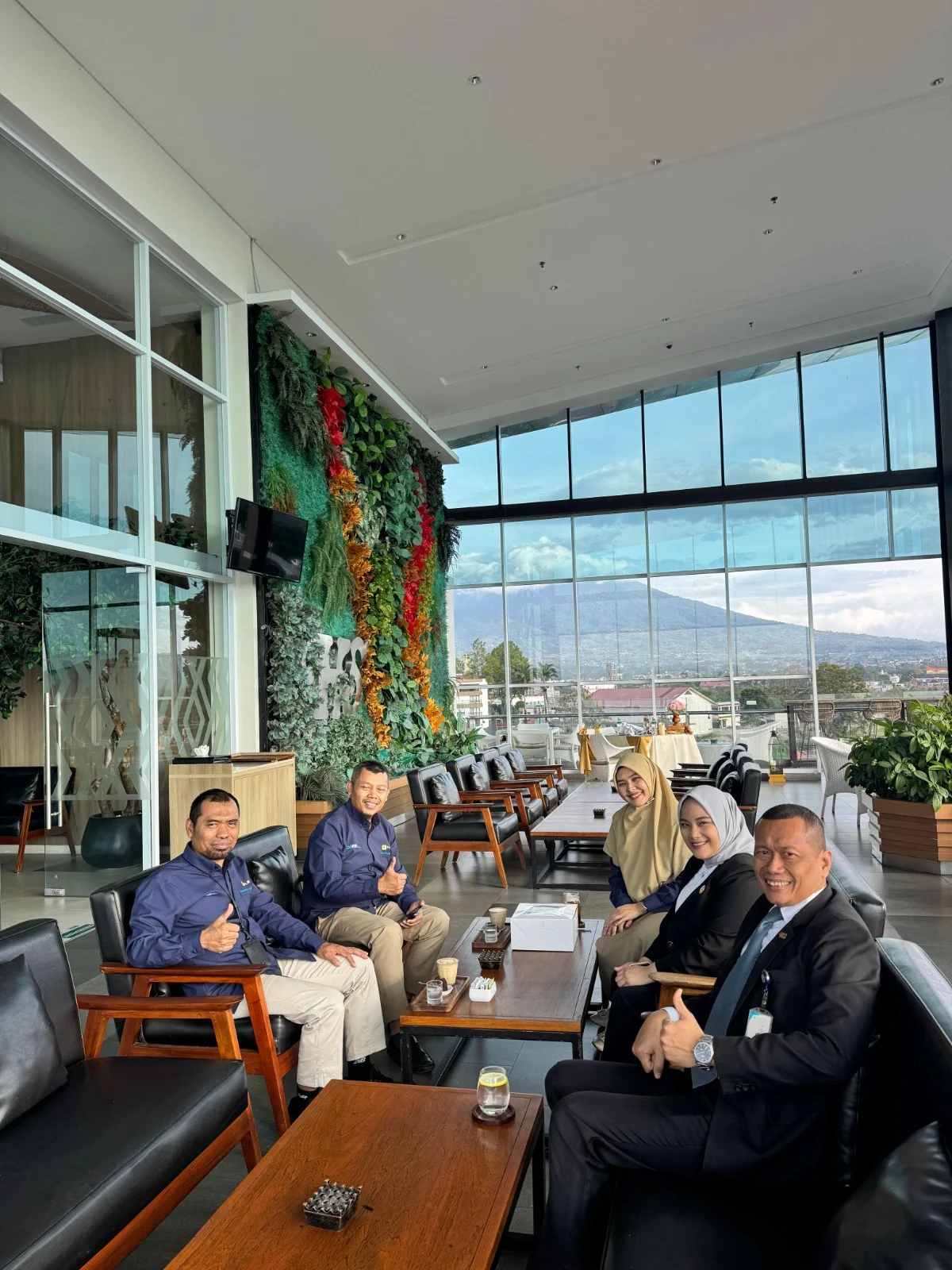 PLN dan Santika Hotel Bukittinggi Sambung Sinergi, Nyalakan Semangat di Hari Pahlawan