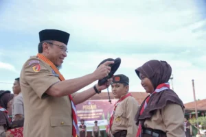 Wawako Padang Ajak Pramuka Tanamkan Kejujuran saat Buka Persami Gerakan Pramuka SD Kartika 1-10