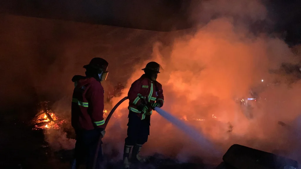 Monumen Kapal Siti Nurbaya Milik Pemko Padang di Batang Arau Padang Terbakar