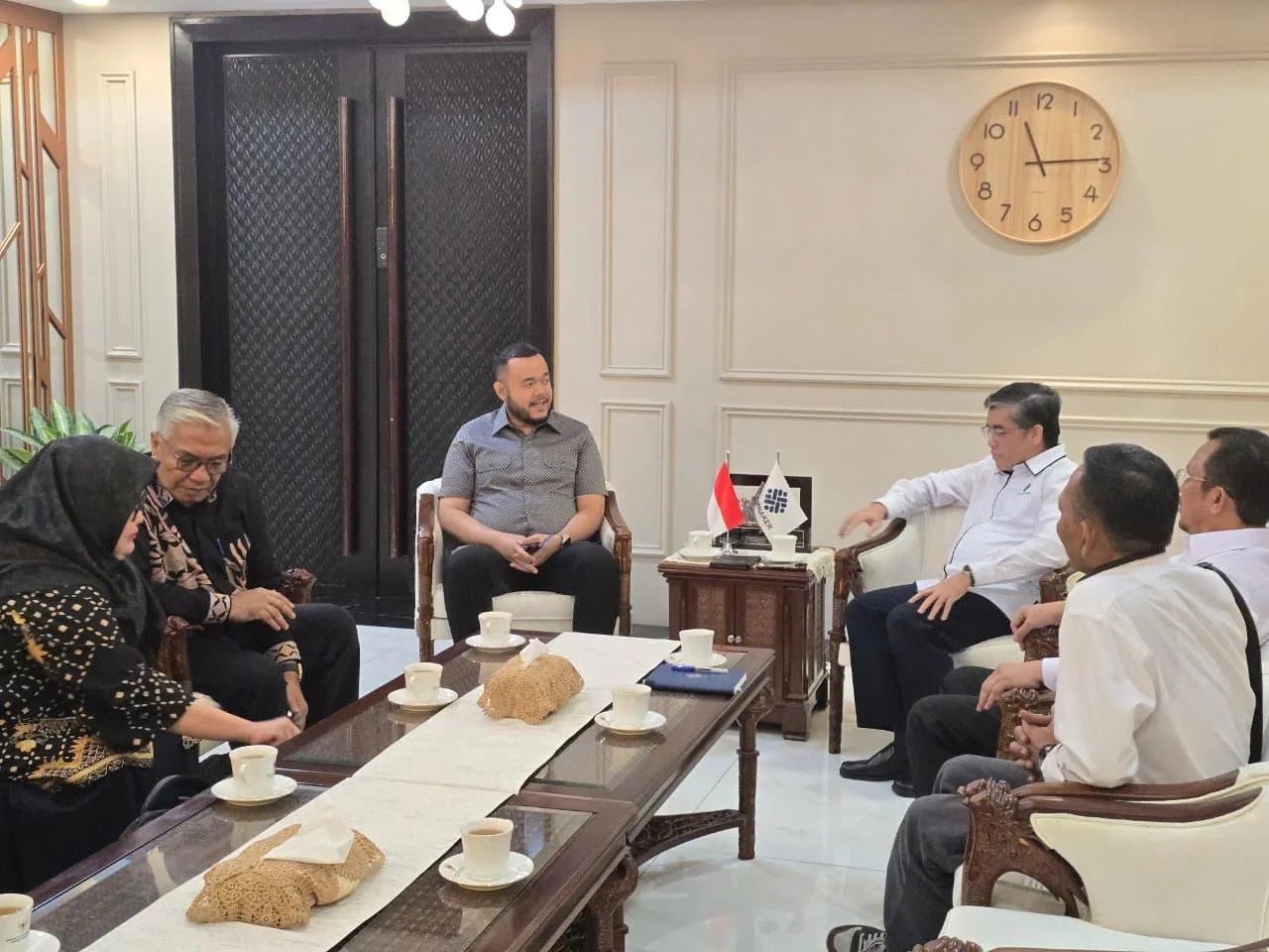 Wako Padang Bahas Peluang Pelatihan Bahasa Jerman Bagi Calon Tenaga Kerja Kesehatan dengan Menaker