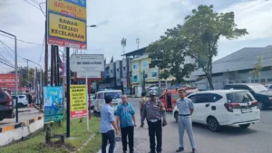 Jasa Raharja Sumbar Pasang Rambu Keselamatan di Titik Rawan Kecelakaan di Padang