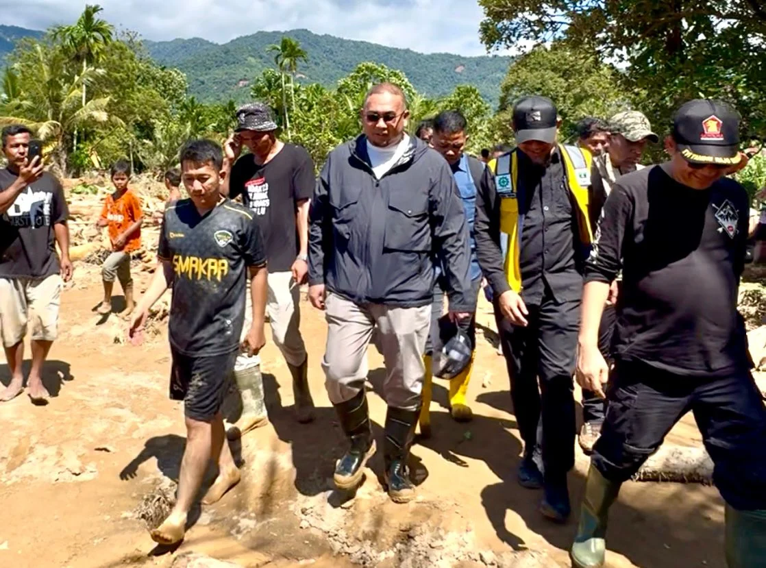 Andre Rosiade Bawa Alat Berat Normalisasi Sungai Pascabanjir, Desak Gubernur Pimpin Penindakan Pembalakan Liar