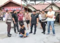 Tersangka saat diamankan Satreskrim Polres Kota Solok