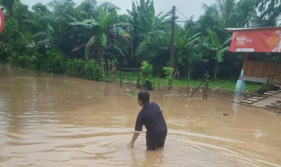 Kondisi banjir di salah satu kampung di Kabupaten Pesisir Selatan, Kamis (27/11/2025)
