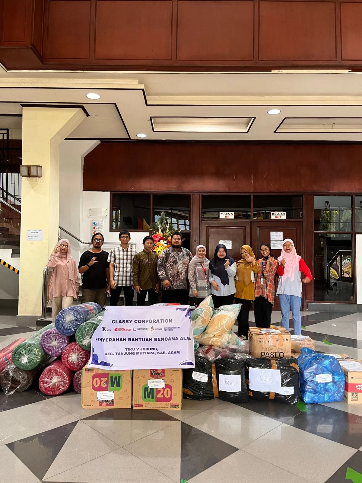 Classy Corporation Salurkan Donasi untuk Korban Banjir di Agam