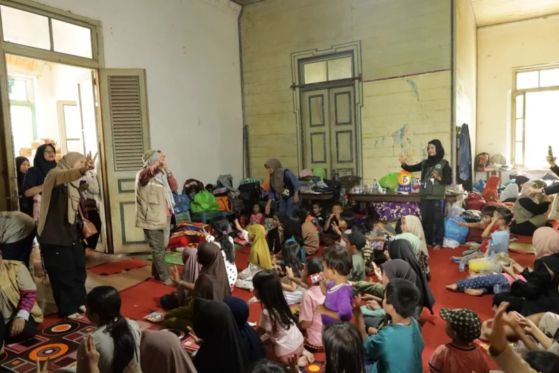 Kolaborasi Tim Konseling Trauma Pasca Bencana UNP di Agam