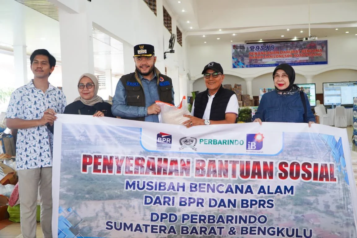 Peduli Korban Bencana, Perbarindo Sumbar-Bengkulu Serahkan Bantuan ke Pemko Padang