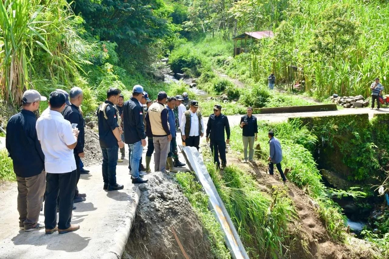 Bupati Agam Turun ke Lokasi Bencana Bukik Batabuah dan Batu Taba, Jembatan Darurat hingga Normalisasi Sungai Jadi Perhatian