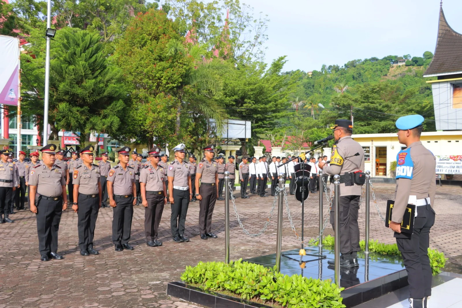 50 Personel Polres Pesisir Selatan Terima Kenaikan Pangkat Akhir Tahun 2025