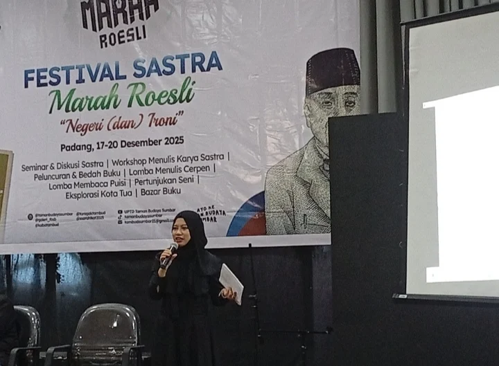 Memotret Kondisi Negeri Lewat Karya Sastra