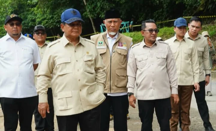 Kunjungi Lembah Anai, Presiden Prabowo Akan Membantu dan Bangun Kembali Jalan yang Rusak dan Infrastruktur Lainnya