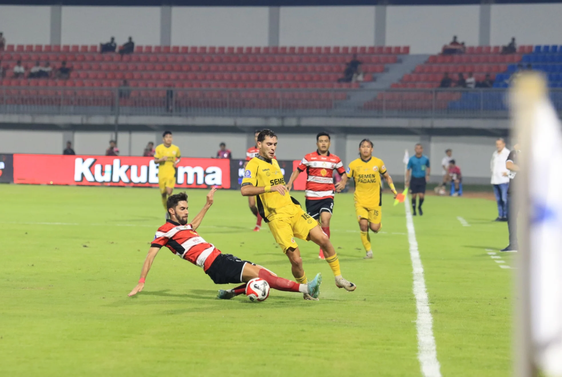 Semen Padang FC Pulang dengan Kekalahan Telak 1-5 dari Madura United
