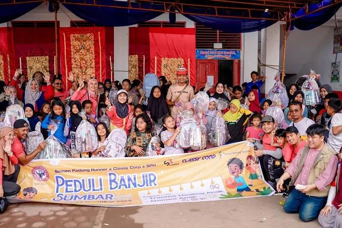 Semen Padang Runner, SPH dan Classy Corp Lakukan ‘Trauma Healing’ dan Bagi Perlengkapan Sekolah untuk Korban Banjir di Padang