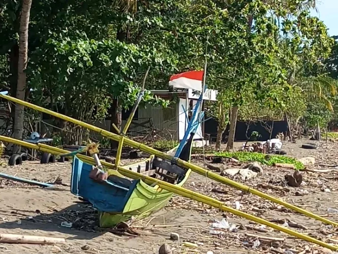 Dua Pekan Tak Melaut, Nelayan Patenggangan Padang Terancam Kehilangan Penghasilan