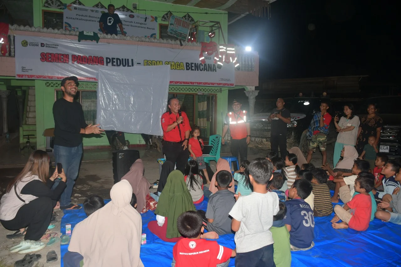 Pulihkan Psikologis Anak Terdampak Banjir, Semen Padang Adakan Trauma Healing di Salareh Aia