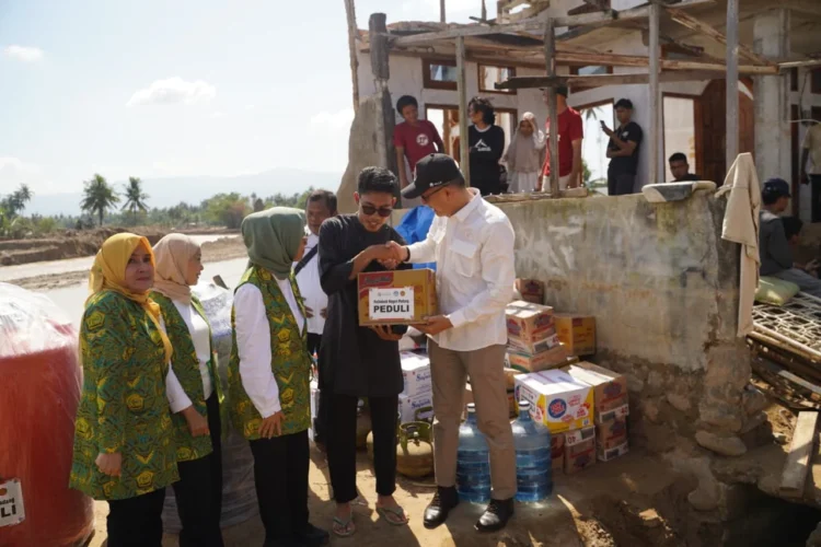 Pastikan Kebutuhan Warga Terdampak Bencana di Padang Terpenuhi, PNP Salurkan Bantuan Logistik