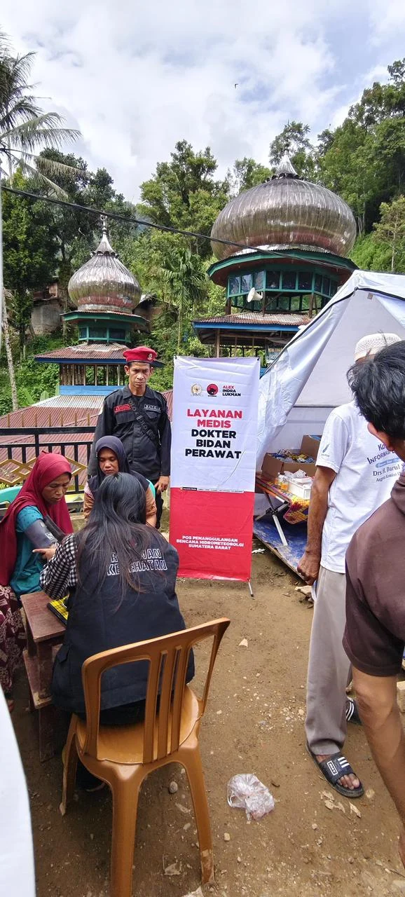 Tim Kesehatan DPP PDI Perjuangan Tembus Kampung Ngalau Gadang Pessel yang Masih Terisolasi