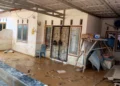 Kondisi rumah terdampak banjir di Griya Pertama 2 masih dipenuhi lumpur bekas banjir, Rabu (7/1/2026)
