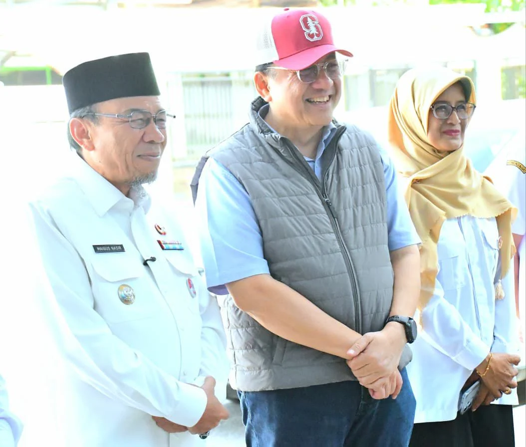 Salurkan Bantuan PIP, Anggota DPD Irman Gusman Diapresiasi Wawako Padang