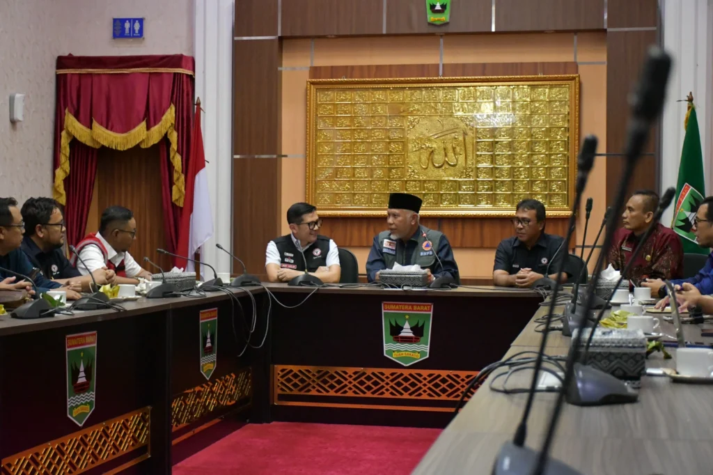 Dukung Sumbar Bangkit Pascabencana, SIG Group dan 11 Distributor Bantu 10.000 Zak Semen