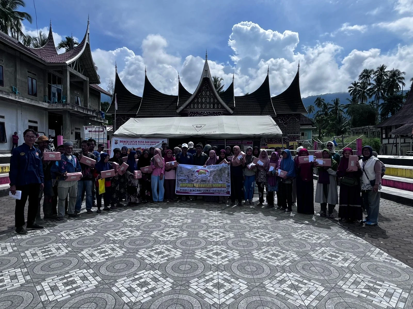 DPD HPI Sumbar Salurkan Bantuan Bagi Korban Bencana Alam di Agam