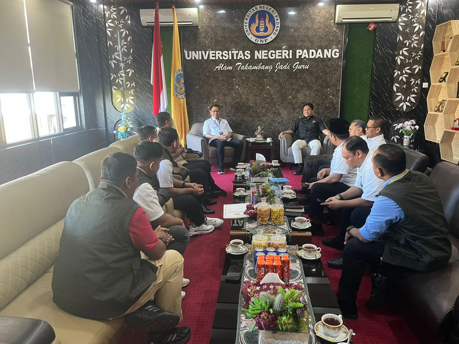KONI Sumbar Sambangi UNP, Bahas Kerja Sama Pengembangan Olahraga Daerah