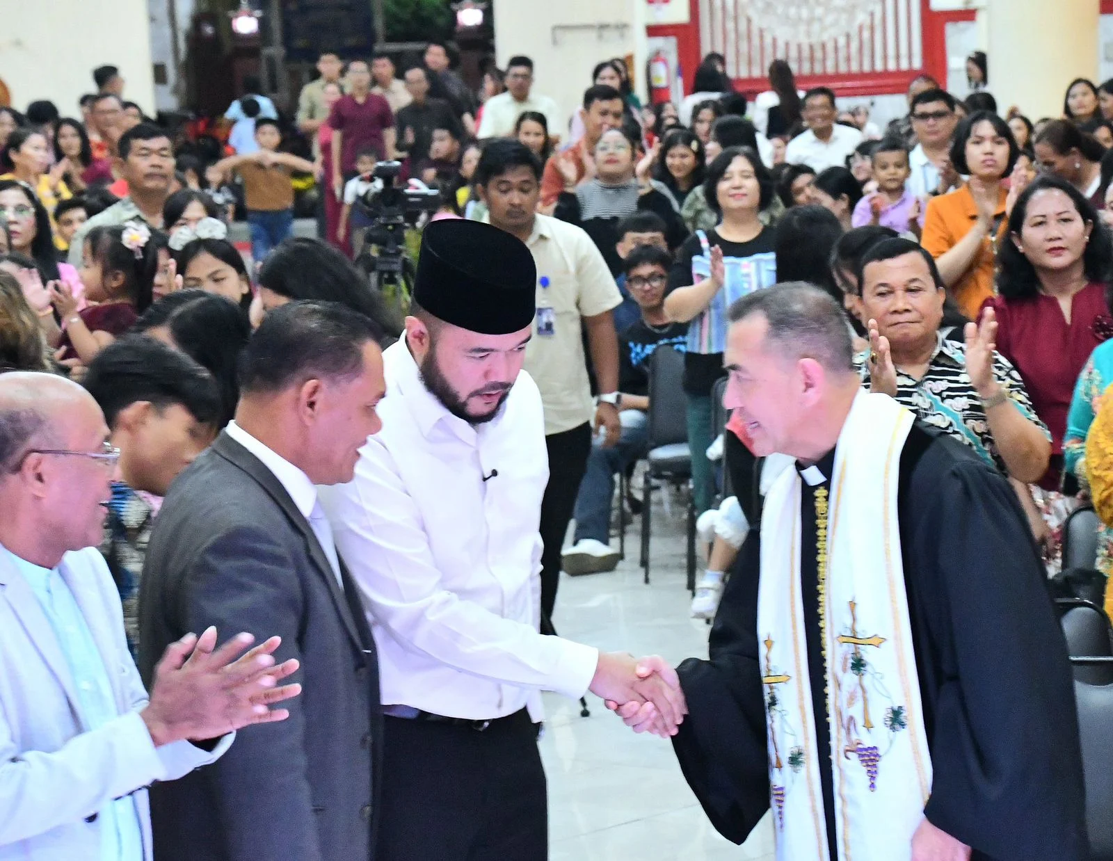 Wali Kota Fadly Amran Tinjau Perayaan Natal PGIW Sumbar, Tegaskan Komitmen Toleransi di Kota Padang