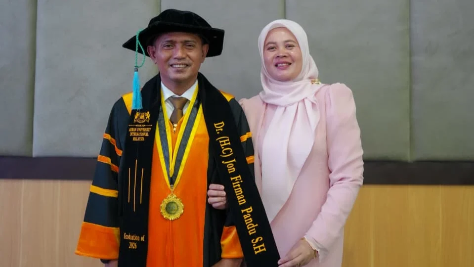 Bupati Jon Pandu Terima Gelar Doktor Honoris Causa dari Asean University Internasional Malaysia