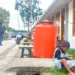 Anak-anak sedang bermain di Huntara Lubuk Buaya (Kiki Julnasri/Klikpositif/Katasumbar)