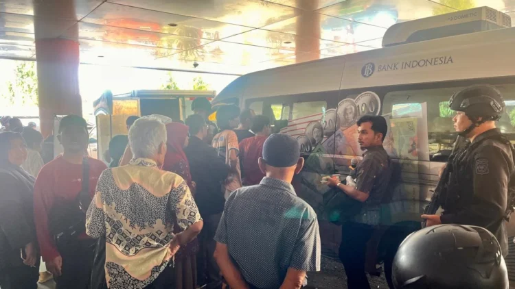 Bank Indonesia Wilayah Sumatera Barat melakukan layanan penukaran uang rupiah di Pasar Raya Padang, tepatnya di Gedung Pasar Raya Blok 3 pada Selasa dan Rabu, 20 s/d 21 Januari 2026 (Fitria/KLIKPOSITIF.com)