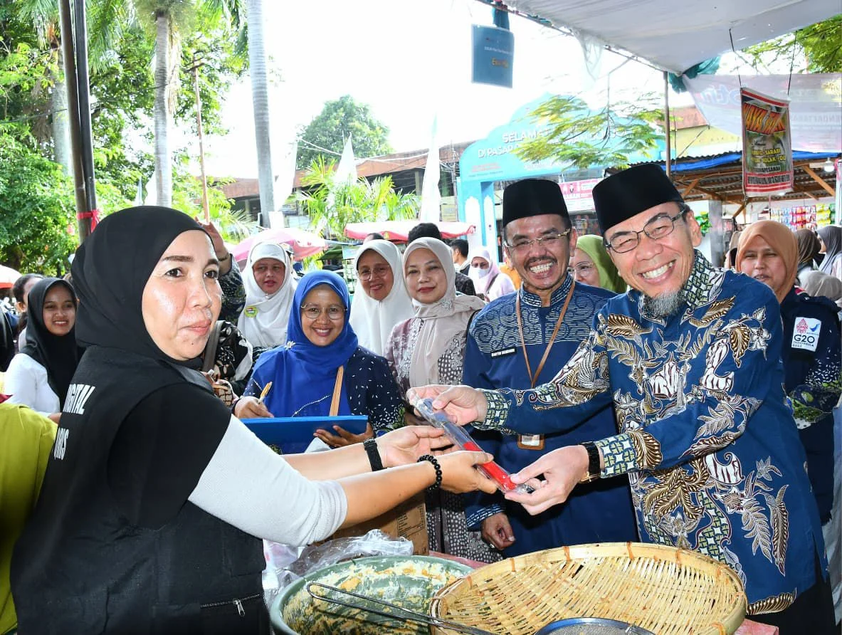 Pastikan Takjil Aman, Pemko Padang dan BBPOM Sidak Pasar Pabukoan Imam Bonjol