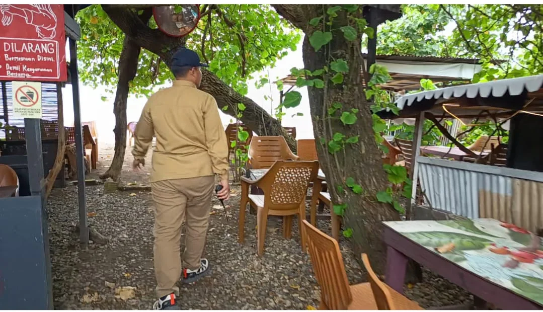Buka Siang Hari, Satpol PP Tertibkan Warung Makan di Padang Utara