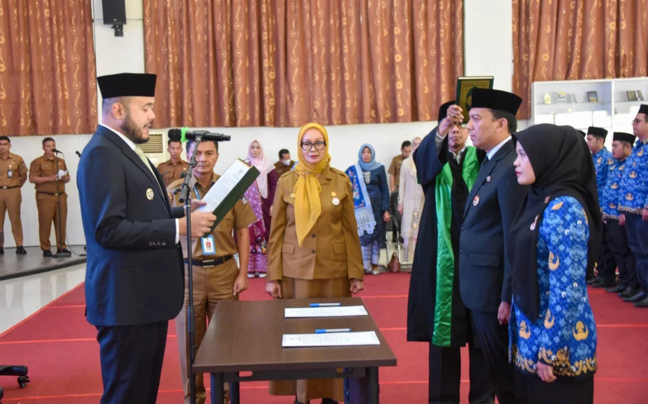 Empat Pimpinan OPD dan 50 Kepsek Dilantik, Wako Padang Fadly Amran Tekankan Komitmen dan Kredibilitas ASN