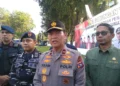 Wakapolda Sumbar Brigjen Solihin, didampingi Kadis ESDM Sumbar Helmi Heriyanto usai gelar pasukan
