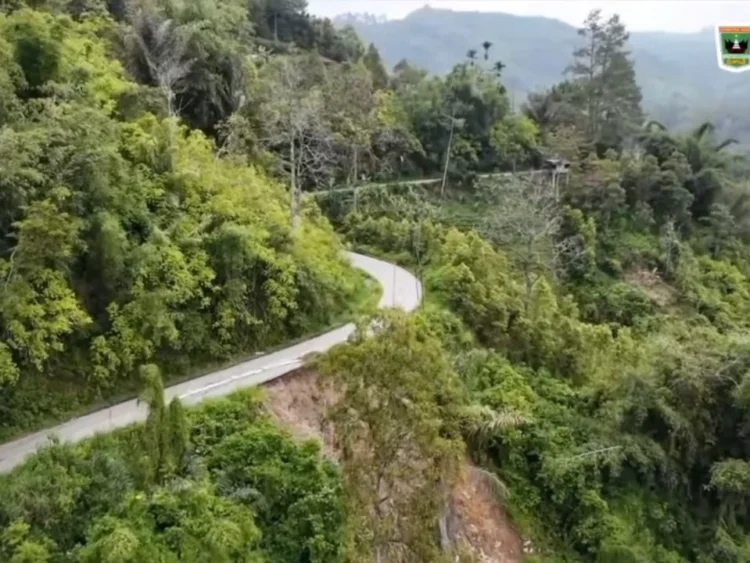 Jalur Manggopoh-Padang Luar