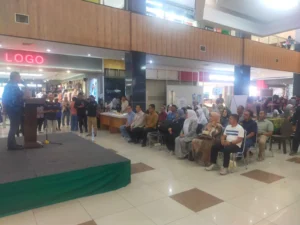 Warga Padang Berburu Bapok Murah, Plaza Andalas Dipadati Pengunjung