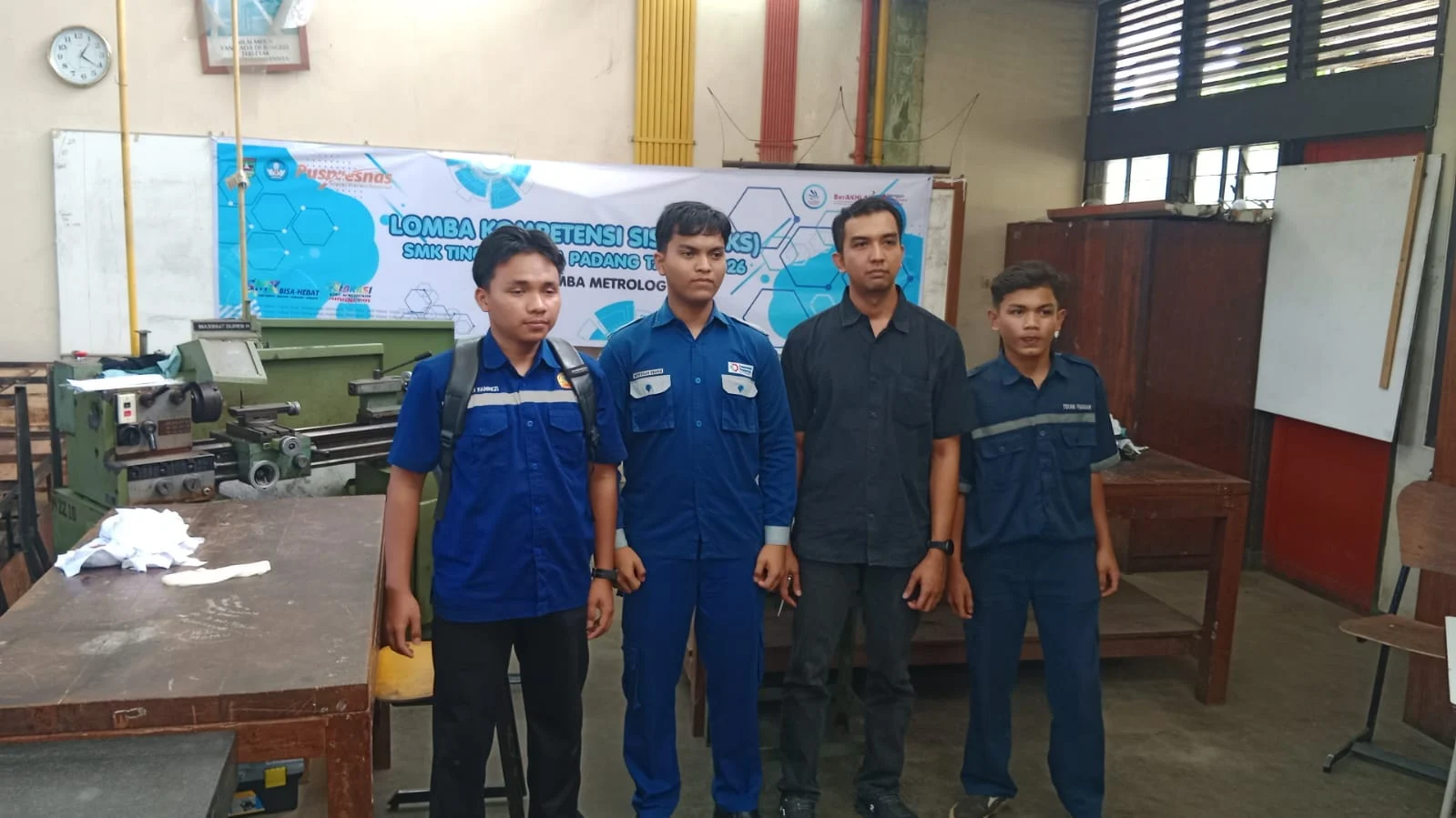 Bikin Bangga! 3 Siswa SMK Semen Padang Borong Juara LKS 2026