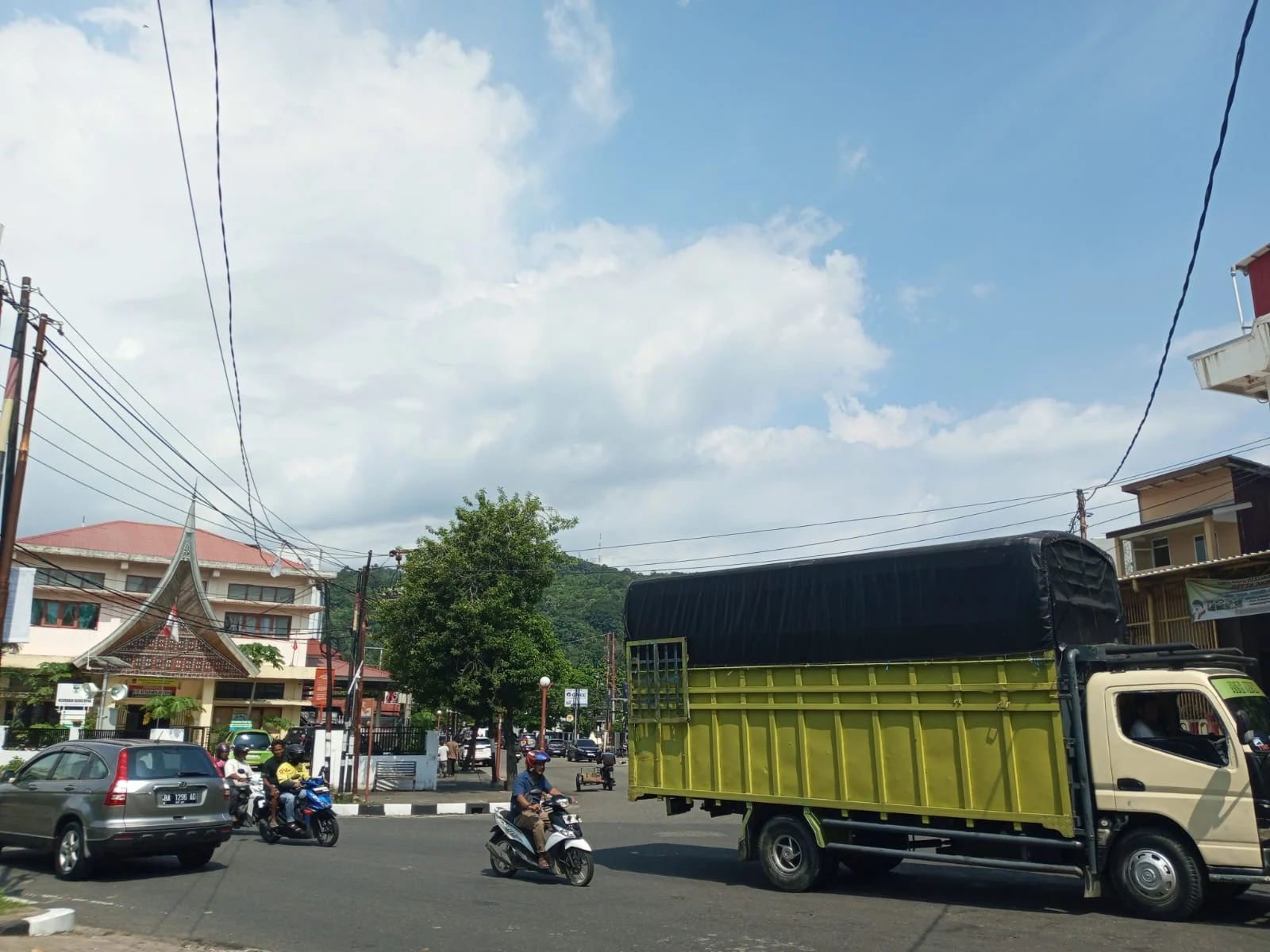 Panas Terasa Menyengat, Suhu di Sumbar Capai 35 Derajat Celsius