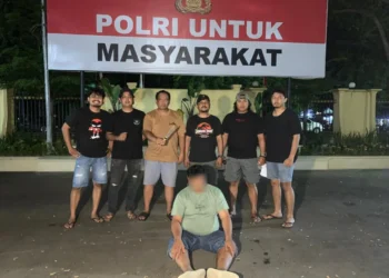 Terduga Pelaku setelah menyerahkan diri ke Polresta Padang
