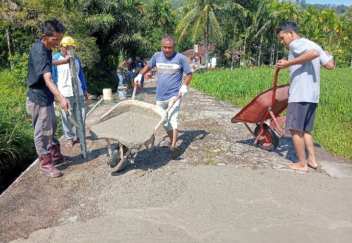 Kolaborasi Warga dan PT Semen Padang, Jalan Baringin–Tarantang Terus Dibenahi