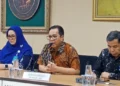 Direktur Utama RSUP Dr. M. Djamil Padang, Dovy Djanas saat jumpa pers, Selasa (21/4/2026)