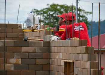 Tinjau Progres Huntap Buddha Tzu Chi Berbahan Sepablock, Dirut SIG Pastikan Kualitas Konstruksi