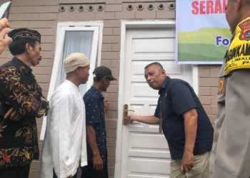 Harapan Baru dari Limau Manis: Mulyadi Terima Kunci Rumah Usai 15 Tahun Tinggal di Pondok Sawah
