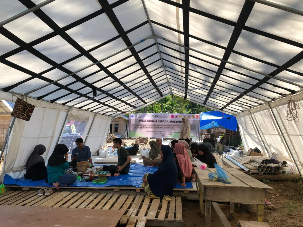 PT Semen Padang Dukung Pemulihan Ekonomi di Huntap Kampung Talang melalui Kolaborasi Program Pertanian Regeneratif ITB–Unand