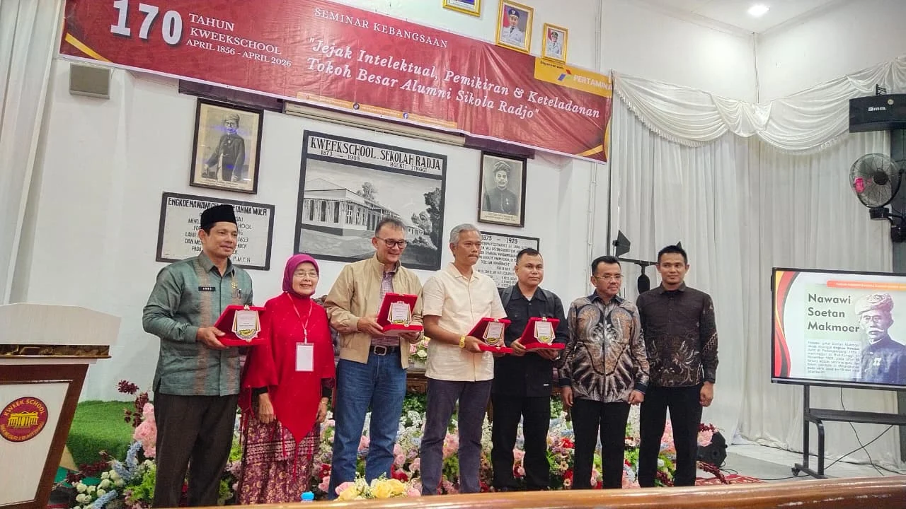 Dosen Ilmu Komunikasi UNP Tampil di Seminar Kebangsaan 170 Tahun Kweekschool