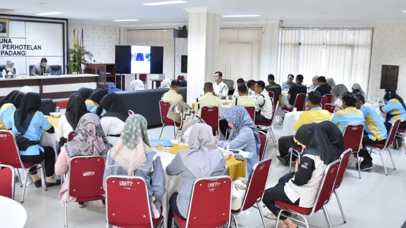 FPP UNP Gelar Pelatihan Service Excellent untuk Tendik, Security, dan Cleaning Service
