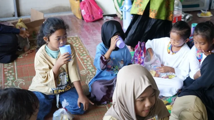 Rangkaian kegiatan edukasi gizi PP Aisyiyah dan YAICI, bersama anak-anak, di Nagari Salareh Aia, Kecamatan Palembayan, Kabupaten Agam